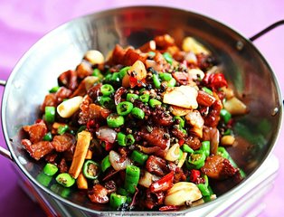 辣子雞最正宗的做法，外酥里嫩，麻辣爽口超過癮